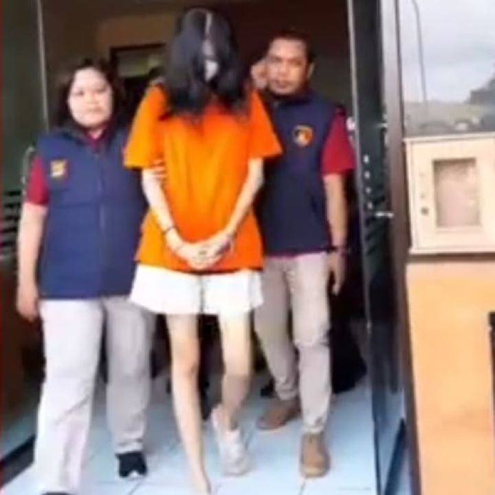 Polisi tangkap selebgram Semarang karena buang bayi di Bandara Bali. Foto: IG, @lambe_turah (tangkap layar)