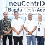 (Kiri ke Kanan) Ketua Pengurus Wilayah APJII Sumatra Utara-Aceh Ferdiansyah; Komisaris PT Acehlink Media Muhammad Rusdi; Direktur Wholesale & International Service Telkom Bogi Witjaksono; Direktur Network & IT Solution Telkom Herlan Wijanarko; General Manager Witel Aceh Teuku Fauzan; Direktur PT Acehlink Media Ikhsan saat peresmian neuCentrIX Banda Aceh, beberapa waktu lalu.(Telkom Indonesia)