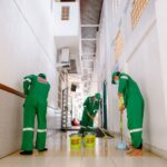 Tim Supersol membersihkan Masjid Agung Kota Tasikmalaya dalam rangka HUT Kota Tasikmalaya ke-22. Foto: Ist