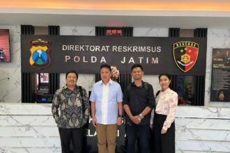 Tim Pengacara Yayasan Pena Jepe Sejahtera saat membuat laporan ke Polda Jawa Timur.