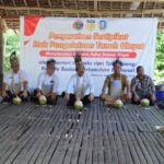 Menteri ATRBPN Hadi Tjahjanto (tengah), menegaskanmenegaskan, tanah ulayat yang sudah bersertipikat tidak bisa hilang dari tangan masyarakat hukum adat yang memilikinya.