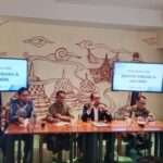 Kuasa hukum PT Telkom Indonesia, Juniver Girsang (kedua dari kanan) dalam konferensi pers di wilayah Jakarta Selatan, Kamis (5/10). Foto: Yudha Krastawan/ipol.id