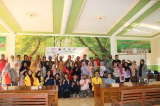 UKI dan Universitas Kadiri selenggarakan pendidikan politik bagi pemilih pemula dan pemetaan potensi desa di Desa Balong Jeruk Kabupaten Kediri. Foto: UKI