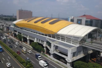 KAI dan stakeholders pastikan pelayanan di Stasiun LRT Jabodebek berjalan baik.