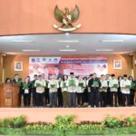 Wali Kota Jakarta Timur, M. Anwar saat membuka dialog dan silaturahmi tokoh lintas agama serta deklarasi komitmen kebangsaan tokoh lintas agama dalam mewujudkan pemilu damai 2024 di Pusat Pelatihan Kerja Daerah Jakarta Timur (PPKD) di Jalan H. Naman, Kelurahan Pondok Kelapa, Kecamatan Duren Sawit, Kamis (16/11).