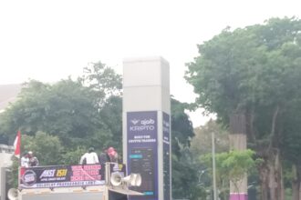 Masa menolak Konser Coldplay di Jakarta. Foto/ipol