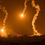 Israel dilaporkan membombardir sebuah masjid di lingkungan al-Sabrah hingga sekolah di Jalur Gaza tengah, Palestina, pada Rabu (15/11) malam. (AFP)