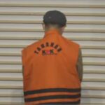 Mantan Hakim Agung Gazalba Saleh mengenakan rompi tahanan KPK.