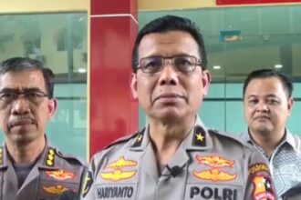 Kepala Rumah Sakit (Karumkit) Polri Kramat Jati, Brigjen Pol Hariyanto memberikan keterangan pada awak media terkait kondisi ayah empat anak berinisial PD, 41, yang ditemukan nekat melakukan percobaan bunuh diri, Kamis (7/12).
