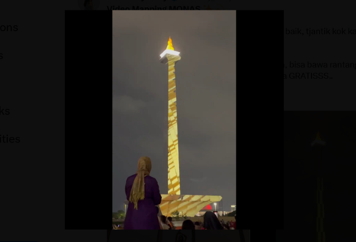 Tampak tontonan video mapping Monas yang gratis bagi semua warga. Foto: Tangkapan layar X @Lenny_diary