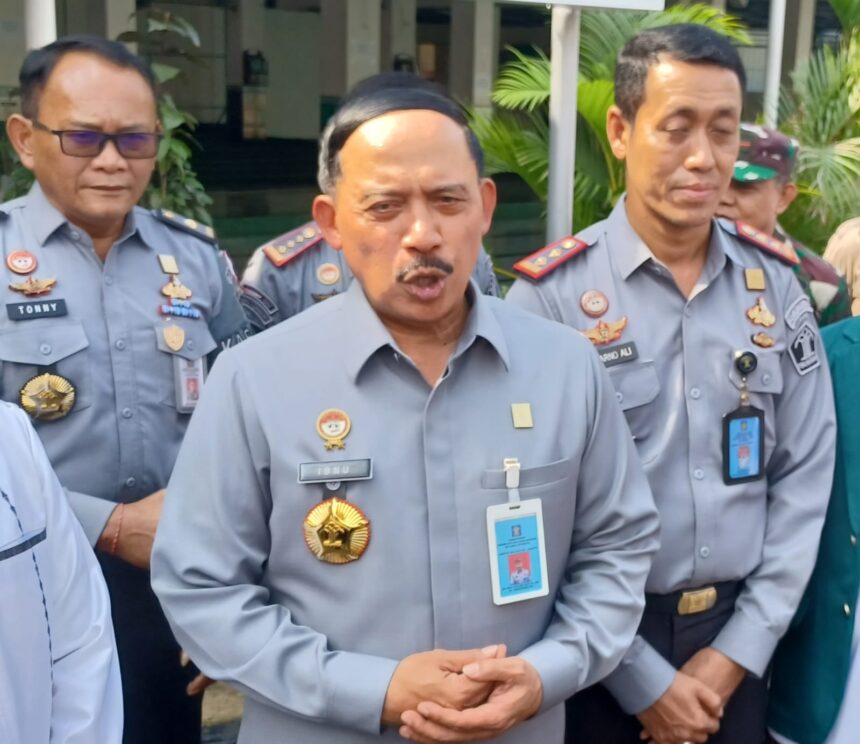 Kepala Kanwilkumham DKI Jakarta, Ibnu Chuldun (tengah) dan jajaran Kemenkumham di Jakarta. Foto: Dok/ipol.id