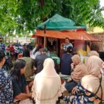 BPJS Ketenagakerjaan Cabang Jakarta Salemba melakukan sosialisasi manfaat program Bukan Penerima Upah (BPU) kepada 40 Pelaku UMKM Cempaka Putih. Kegiatan ini dilaksanakan disalah satu lapak pedagang di wilayah Kecamatan Cempaka Putih, Jakarta Pusat (29/01/2024) agar tidak mengganggu mereka pada saat bekerja. Foto/BPJS jakarta