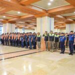 Ratusan personil gabungan dari Dishub, TNI/Polri menggelar apel menjelang operasi lintas jaya.(foto dok pemprov)