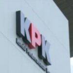 Logo Komisi Pemberantasan Korupsi di Gedung Merah Putih. Foto: Dok ipol.id/Yudha Krastawan