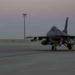 Tampak seorang penerbang memandu F-16 Fighting Falcon selama pelatihan di Pangkalan Udara Al-Udeid, Qatar, 24 Januari 2022. Foto: Angkatan Udara AS/Capt. Mahalia Frost/AP