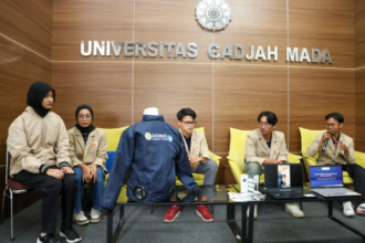 Produk ACO Jacket tercipta dari tangan dan pemikiran kreatif mahasiswa UGM melalui Program Kreativitas Mahasiswa bidang Karya Inovatif (PKM-KI) yang mendapatkan pendanaan dari Kemendikbudristek dan lolos melaju ke Pekan Ilmiah Mahasiswa Nasional (PIMNAS) 2023 di Bandung pada akhir November mendatang.