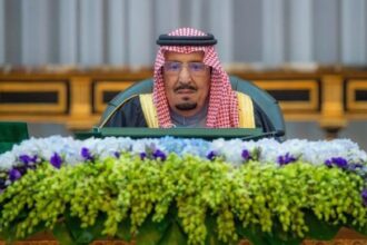 Raja Salman memimpin sidang kabinet Arab Saudi yang menentang terorisme Israel di Gaza Palestina. Foto: SPA