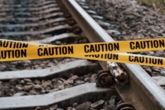 Ilustrasi - Seorang pria tewas tertemper kereta api di perlintasan kereta di kawasan Pulogadung, Jakarta Timur. Foto: Freepik