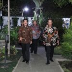 Menteri Koordinator Bidang Politik, Hukum dan Keamanan (Menko Polhukam) Marsekal TNI (Purn.) Hadi Tjahjanto bersama Sri Sultan Hamengkubuwono X di Keraton Yogyakarta, Jumat (23/2/2024). Foto: Kemenkopolhukam
