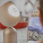 Robot Elliq, yang dibuat oleh kecerdasan buatan (AI). Foto: Youtube Elliq