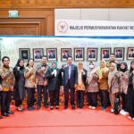 Plt Sekretaris Jenderal MPR Siti Fauziah mendampingi Wakil Ketua MPR Prof Fadel Muhammad dalam acara Sidang Pleno Istimewa Mahkamah Agung (MA). Foto: Ist