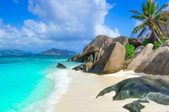 Indonesia rugi ratusan triliun rupiah jika tak mengelola dengan benar pesisir pantai akibat perubahan iklim. Foto: escales ponant