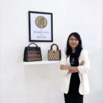 Adinda Sheila, memulai usaha kerajinan tas kulit dengan brand “Adisher Leather” pada 2012 lalu. Foto: Dok LPEI