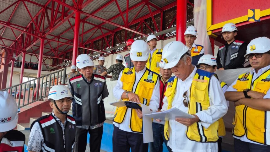 Menteri Basuki Tinjau Renovasi Stadion Gelora Madura Ratu Pamelingan di Pamekasan
