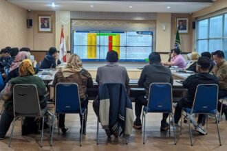 Ketua BPN Depok, Indra Gunawan, dalam rapat koordinasi dengan tim PTSL, Senin (18/3/2024). Foto: Ist