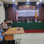 Sidang dugaan pelanggaran administrasi yang dilaporkan caleg incumbent Neneng Hasanah di kantor Bawaslu DKI, Senin (18/3).(foto Sofian/ipol.id)