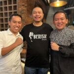 Dua kandidat walikota Bogor, Raendi Rayendra dan Sendi Fardiansyah buka puasa bersama komunitas Kucing Hitam di Bigland Hotel International and Convention Center, Bogor pada Selasa (26/03/2024). Foto: Ist