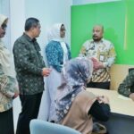 Puluhan siswa SMA Negeri 61 Jakarta tampak antusias mengikuti jelajah jaminan sosial yang digelar oleh BPJS Ketenagakerjaan.