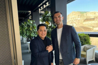 Ketum PSSI Erick Thohir dan Emil Audero. (Instagram Erick Thohir)