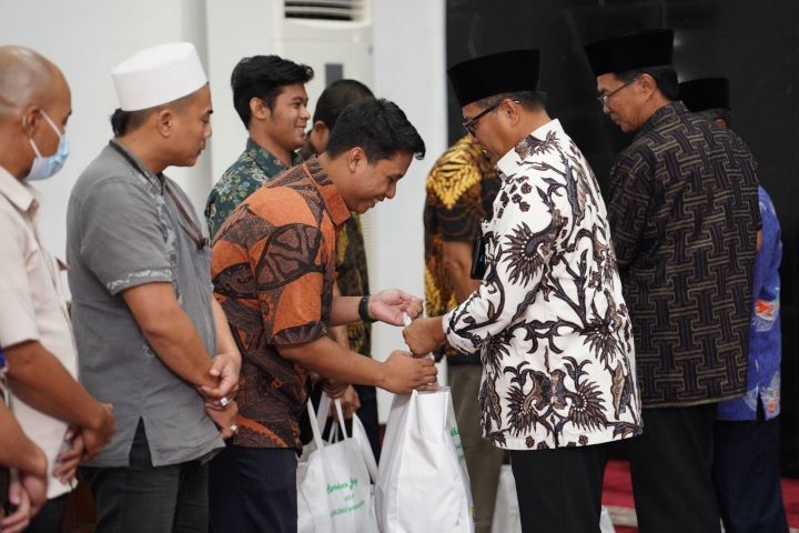 Kementerian Pekerjaan Umum dan Perumahan Rakyat (PUPR) melalui Unit Pengumpul Zakat (UPZ) Baznas Kementerian PUPR menyelenggarakan “Puncak Ramadan Berbagi Tahun 2024” Kegiatan dilaksanakan di Masjid As - Salam, Jumat (5/4/2024). Foto: ist