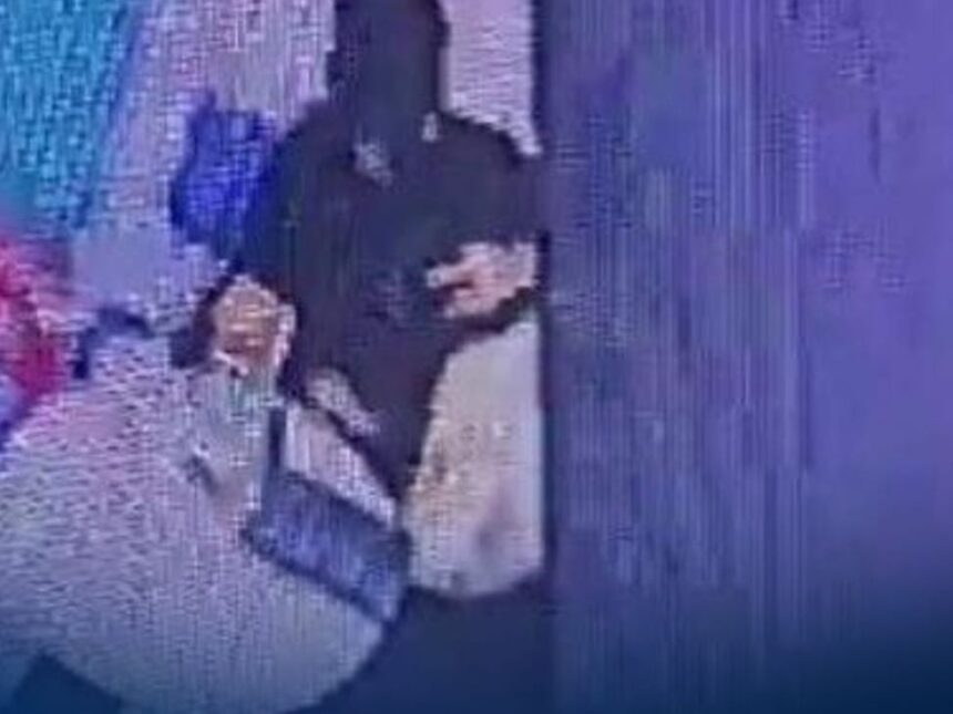 Pengunjung cafe terekam CCTV berbuat mesum dipojokan. Foto: IG, @malangraya (tangkap layar)