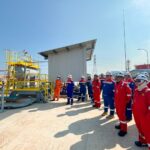 Direktur Teknik dan Lingkungan Minyak dan Gas Bumi (Migas) Kementerian Energi dan Sumber Daya Mineral (ESDM) Noor Arifin Mohammad beserta jajaran melakukan management walkthrough di Onshore Receiving Facility (ORF) di Semarang, Jawa Tengah, Jumat (31/5/2024). Foto: Dok Pertamina