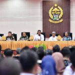 Pj Gubernur Sulsel, Bahtiar Baharuddin, memimpin Rapat Koordinasi (Rakor) Pemantapan Pemilihan Kepala Daerah (Pilkada) Serentak 2024 bersama Forum Komunikasi Pimpinan Daerah (Forkopimda) Provinsi Sulsel, di Ruang Pola Kantor Gubernur Sulsel, Kamis, 2 Mei 2024. Foto: ist