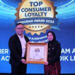 Direktur Operasional BRI Life Yosie William Iroth saat hadir menerima penghargaan. Foto: Ist