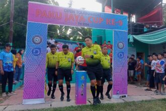 Perangkat pertandingan bersiap melangsungkan laga antara Zea FC vs Family 7.(ist).