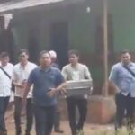 Polisi rampung melakukan penggeledahan di rumah Pegi di Cirebon, Rabu (22/5/2024). Foto: Ist