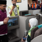 Menag Yaqut Cholil Qoumas melepas keberangkatan 388 jemaah haji kelompok terbang (kloter) pertama Embarkasi Jakarta - Pondok Gede (JKG-01) di Bandara Soekarno-Hatta (Soetta), pada Minggu (12/5/2024) dini hari.