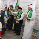 Jamaah haji Indonesia saat tiba di Madinah, Arab Saudi pada musim haji 2023. Foto: Kemenag