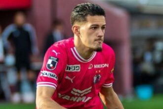 Justin Hubner meminta maaf usai dikartu merah saat klubnya Cerezo Osaka melawan Ryukyu pada putaran ketiga Piala Liga Jepang 2024, Rabu (22/5/2024). (Foto: Instagram/jsoccermagazine)