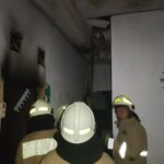 Sejumlah petugas Damkar memadamkan rumah yang kebakaran di Jalan Gorda, Kelurahan Lubang Buaya, Kecamatan Cipayung, Jakarta Timur, pada Senin (3/6/2024) dini hari. Foto: Ist