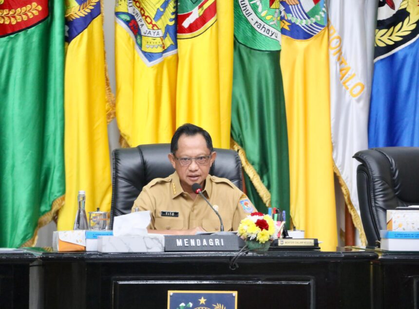 Menteri Dalam Negeri (Mendagri) Muhammad Tito Karnavian meminta pemerintah daerah (Pemda) tidak mengonversi lahan pertanian untuk urusan lain seperti perumahan maupun industri.