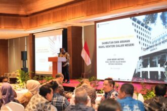 Wamendagri) John Wempi Wetipo dalam Rapat Kerja Nasional (Rakernas) III Asosiasi Dewan Perwakilan Rakyat Daerah Kabupaten Seluruh Indonesia (ADKASI) di HARRIS Hotel & Residences Sunset Road, Kota Denpasar, Bali, Sabtu (29/6/2024). Foto: Kemendagri