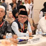 Wakil Ketua Komisi VIII DPR Ace Hasan Syadzily saat mengikuti rapat pengawasan penyelenggaraan haji bersama Menteri Agama Yaqut Cholil Qoumas di Hotel Wehdah Al Khair, Makkah, Arab Saudi. Foto: parlementaria