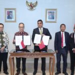 OJK dan Banco Central de Timor-Leste sepakat meningkatkan kerja sama antarkedua otoritas dengan menandatangani amendemen Nota Kesepahaman tentang Kerja Sama dalam Pengawasan Lintas Batas. Foto: OJK