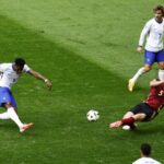 Timnas Prancis menang 1-0 atas Belgia di 16 besar Euro 2024. Prancis menang berkat gol bunuh diri Jan Vertonghen (85’).(foto: REUTERS)