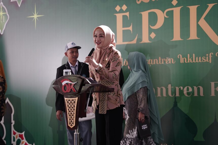 Peluncuran EPIKS digelar di Pondok Pesantren Futuhiyyah Mranggen, Demak, Senin yang dihadiri Kepala Eksekutif Pengawas Perilaku Pelaku Usaha Jasa Keuangan, Edukasi, dan Pelindungan Konsumen OJK Friderica Widyasari Dewi bersama dengan Anggota Badan Supervisi OJK Mohammad Jufrin, Asisten Perekonomian dan Pembangunan Setda Kab. Demak Musyafak, dan perwakilan dari pimpinan Pelaku Usaha Jasa Keuangan (PUJK) di wilayah Jawa Tengah serta perwakilan Forkopimda Kabupaten Demak.